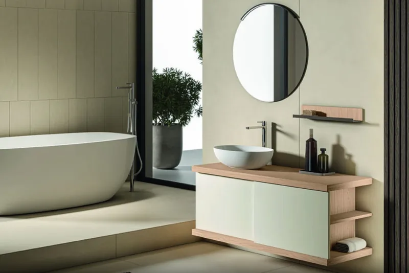 Mobile bagno sospeso in legno chiaro con lavabo d'appoggio